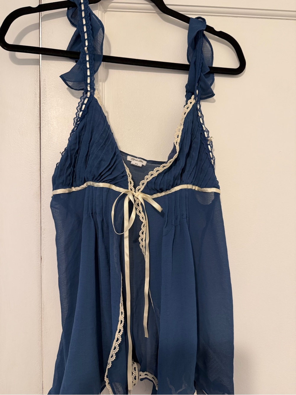 Kimchi Blue Blue Chiffon Lace-Trim Tie-Front Camisole